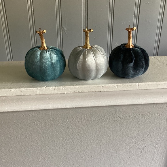 NWT Set of 3- Velvet Pumpkins- Dark Blue, Silver, Teal Fall Holiday Decorations - Picture 9 of 17